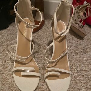 Shoe dazzle heels size 11